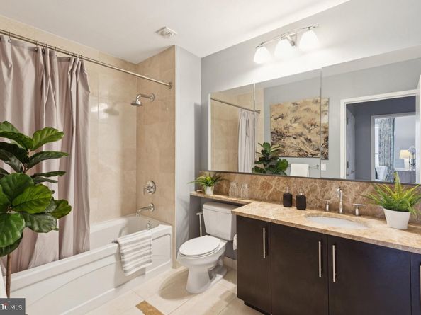 1425 Locust Street 4F, Philadelphia PA 19102