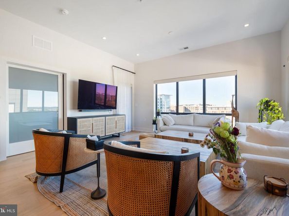 701 Swann Avenue 611, Alexandria VA 22301