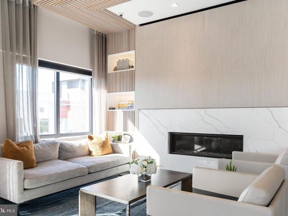 701 Swann Avenue 611, Alexandria VA 22301