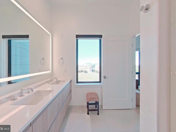 701 Swann Avenue 611, Alexandria VA 22301