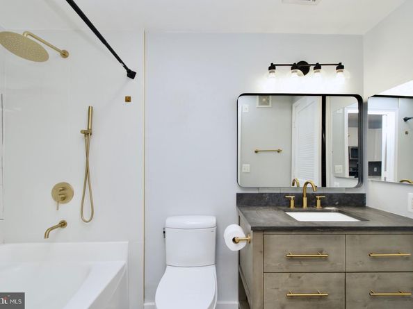 3003 Nicosh Circle 3106, Falls Church VA 22042