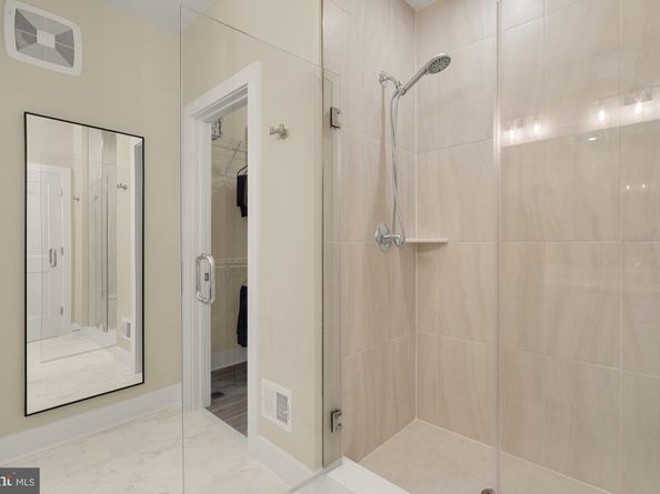 1704 Bandit Loop 20A, Reston VA 20190