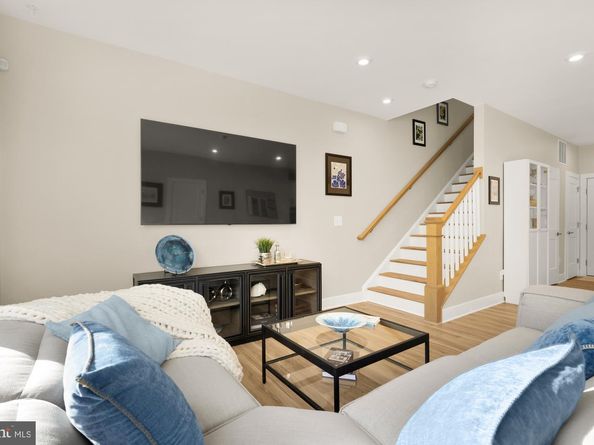 1704 Bandit Loop 20A, Reston VA 20190