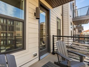 1704 Bandit Loop 20A, Reston VA 20190