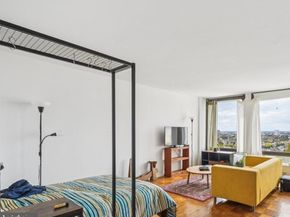 210 Locust Street 16EW, Philadelphia PA 19106