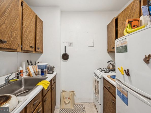 210 Locust Street 16EW, Philadelphia PA 19106