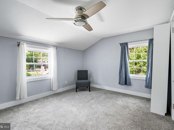 909 Glenroy Road, Philadelphia PA 19128