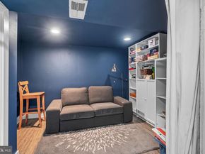 909 Glenroy Road, Philadelphia PA 19128