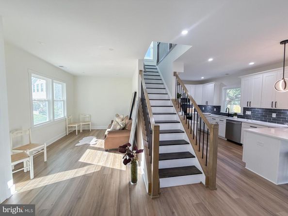 656 Stuart Court, Herndon VA 20170