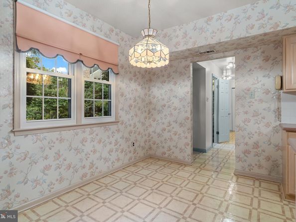 60 Signal Hill Road, Holland PA 18966