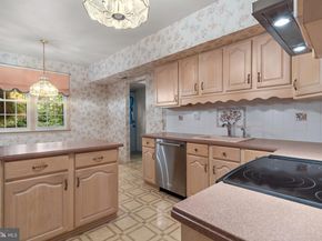 60 Signal Hill Road, Holland PA 18966