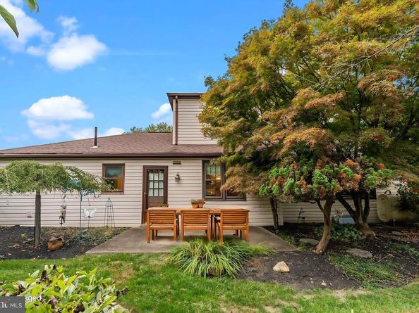 60 Signal Hill Road, Holland PA 18966