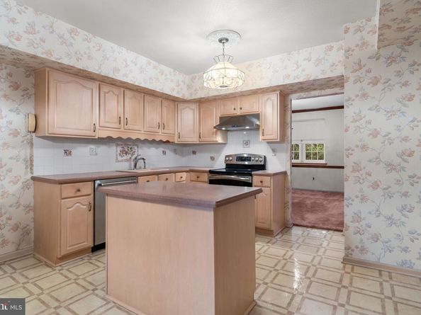 60 Signal Hill Road, Holland PA 18966