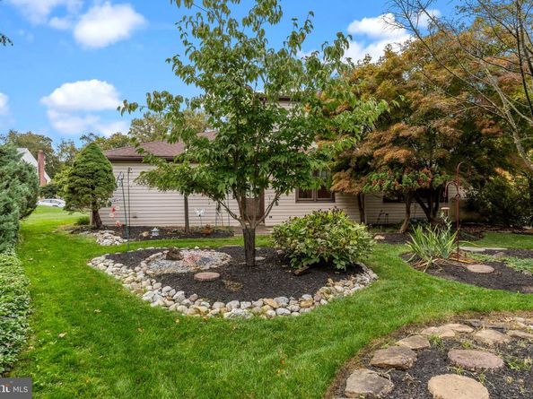 60 Signal Hill Road, Holland PA 18966