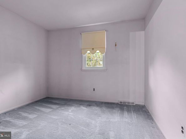 60 Signal Hill Road, Holland PA 18966