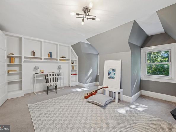 525 Burnham Road, Philadelphia PA 19119