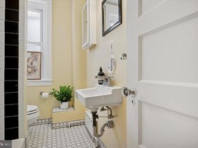 525 Burnham Road, Philadelphia PA 19119