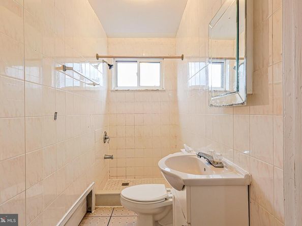 809 Earp Street, Philadelphia PA 19147