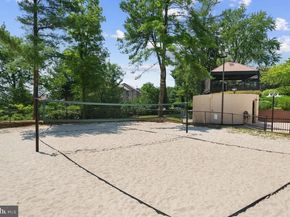 205 Yoakum Parkway 823, Alexandria VA 22304