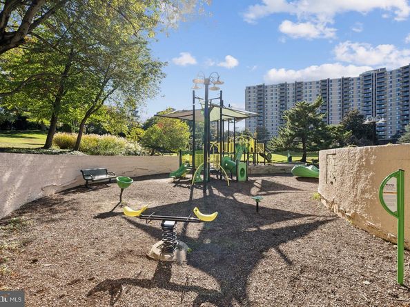 205 Yoakum Parkway 823, Alexandria VA 22304