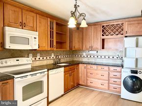 205 Yoakum Parkway 823, Alexandria VA 22304