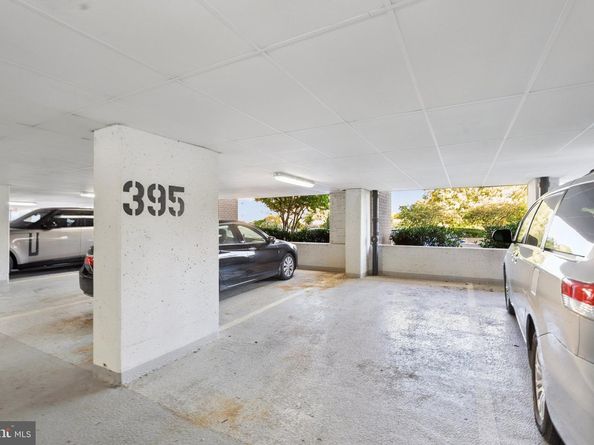 205 Yoakum Parkway 823, Alexandria VA 22304