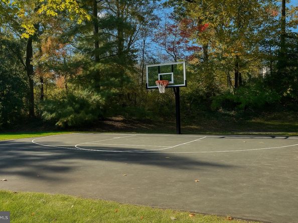 205 Yoakum Parkway 823, Alexandria VA 22304