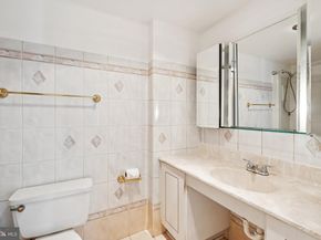 205 Yoakum Parkway 823, Alexandria VA 22304