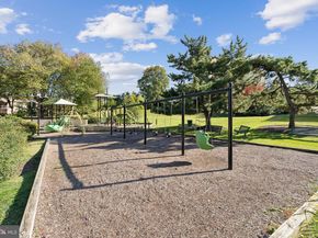 205 Yoakum Parkway 823, Alexandria VA 22304