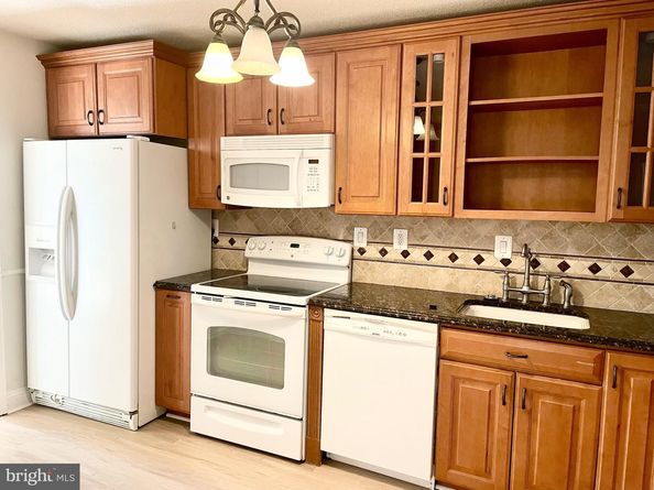 205 Yoakum Parkway 823, Alexandria VA 22304