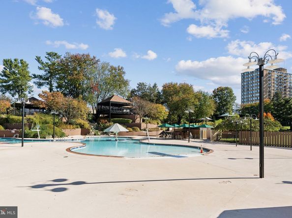 205 Yoakum Parkway 823, Alexandria VA 22304