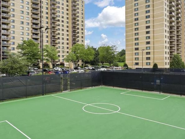 205 Yoakum Parkway 823, Alexandria VA 22304