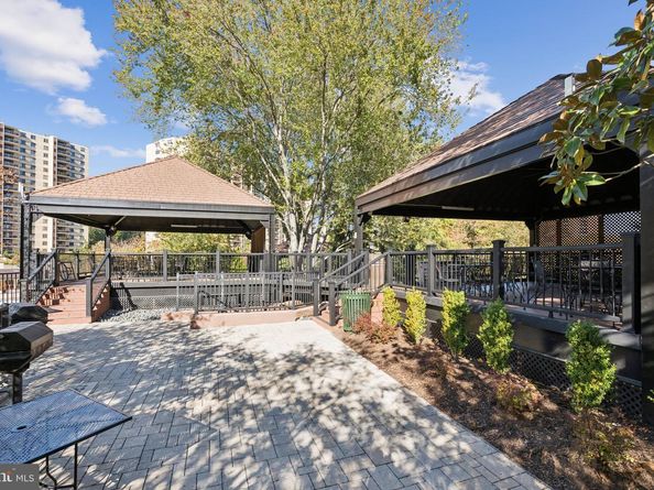 205 Yoakum Parkway 823, Alexandria VA 22304