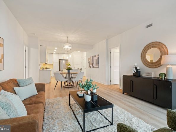 8220 Crestwood Heights Drive 315, Mclean VA 22102