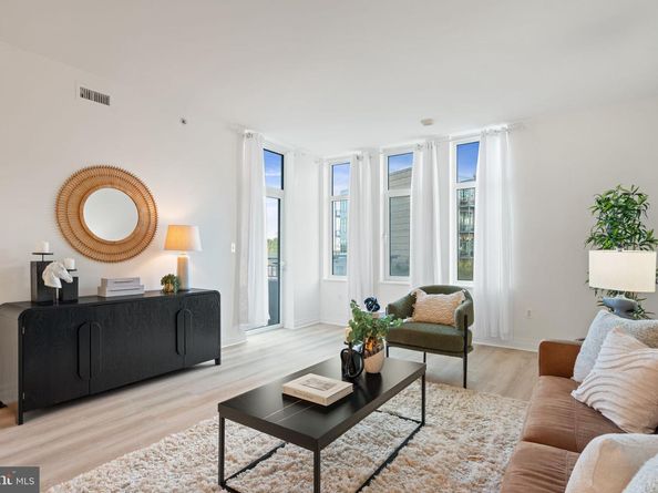 8220 Crestwood Heights Drive 315, Mclean VA 22102