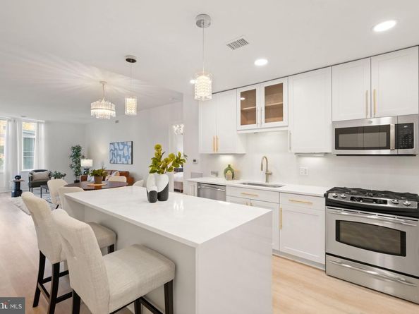 8220 Crestwood Heights Drive 315, Mclean VA 22102