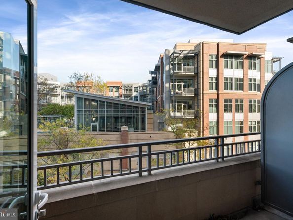 8220 Crestwood Heights Drive 315, Mclean VA 22102