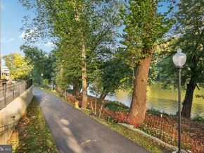 952 Riverplace Drive, Conshohocken PA 19428