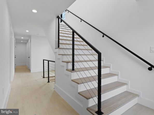 818 N Edgewood Street, Arlington VA 22201