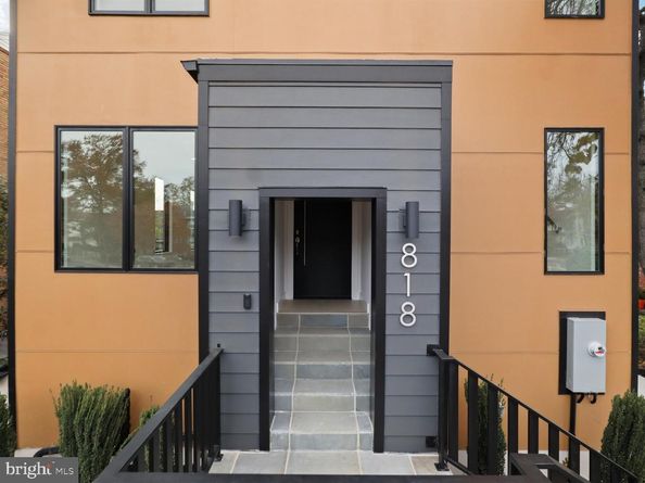 818 N Edgewood Street, Arlington VA 22201
