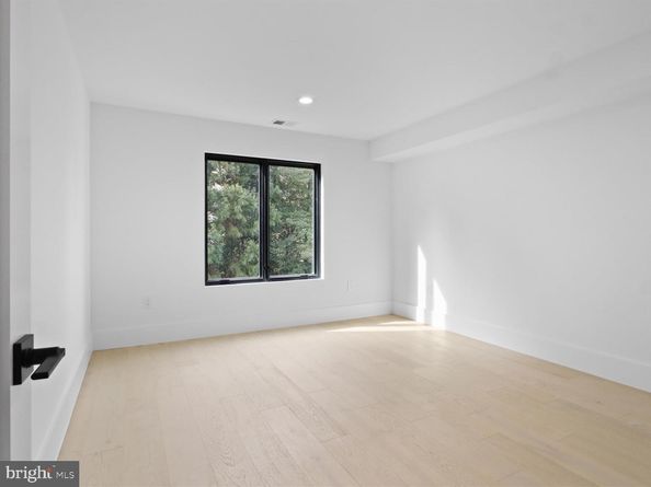 818 N Edgewood Street, Arlington VA 22201