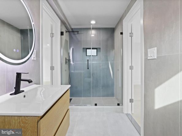 818 N Edgewood Street, Arlington VA 22201