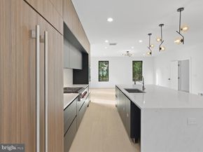 818 N Edgewood Street, Arlington VA 22201