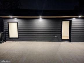 818 N Edgewood Street, Arlington VA 22201