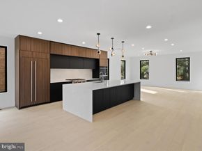 818 N Edgewood Street, Arlington VA 22201