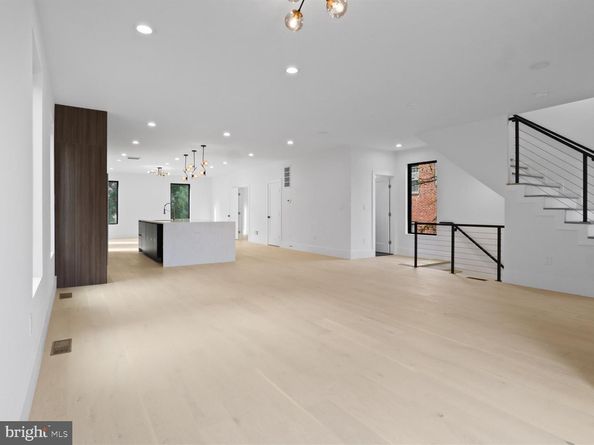 818 N Edgewood Street, Arlington VA 22201