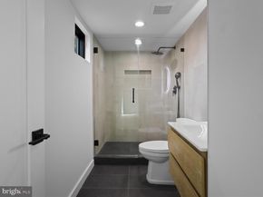 818 N Edgewood Street, Arlington VA 22201