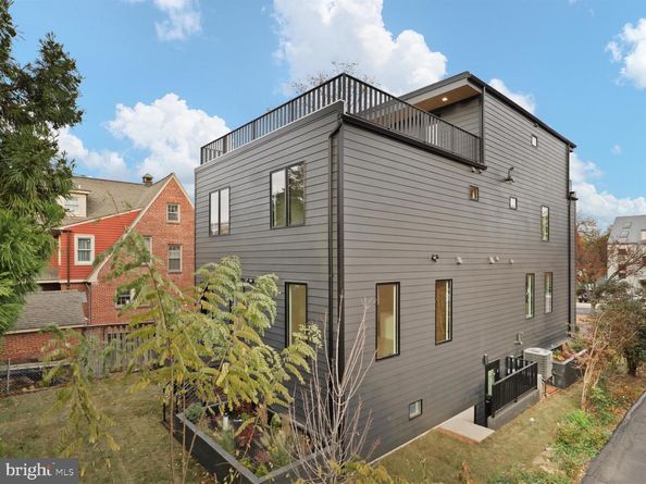 818 N Edgewood Street, Arlington VA 22201