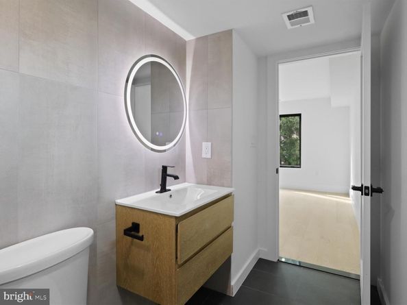 818 N Edgewood Street, Arlington VA 22201