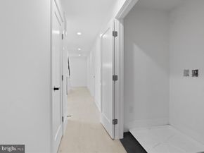 818 N Edgewood Street, Arlington VA 22201